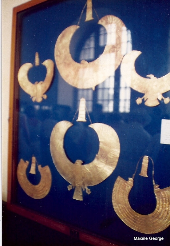 Golden collars for King Tut